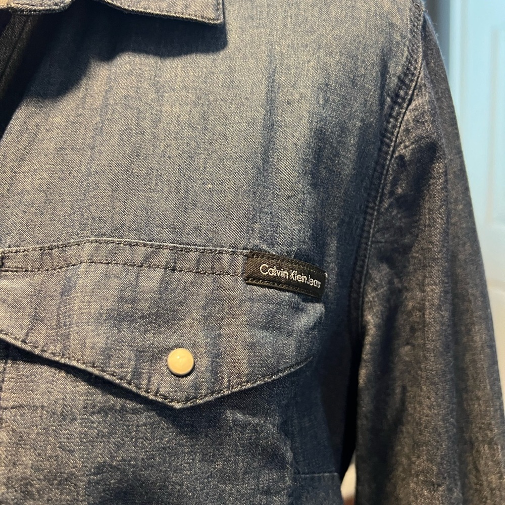 - Calvin Klein denim long sleeve top with snaps in front. - Picture 6 of 6